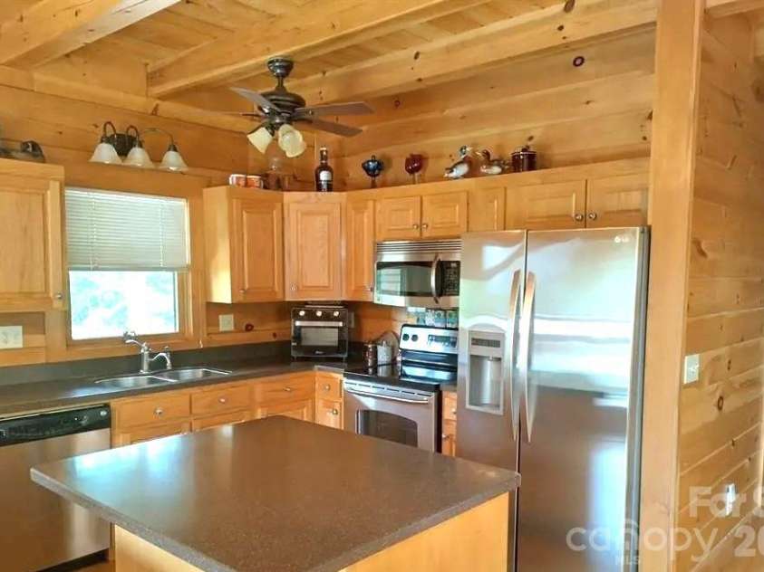 453 Grandview Peaks Drive, Nebo, NC 28761.  MLS# CAR4368502, YatesRealty ID 30490. Nice Kitchen Island