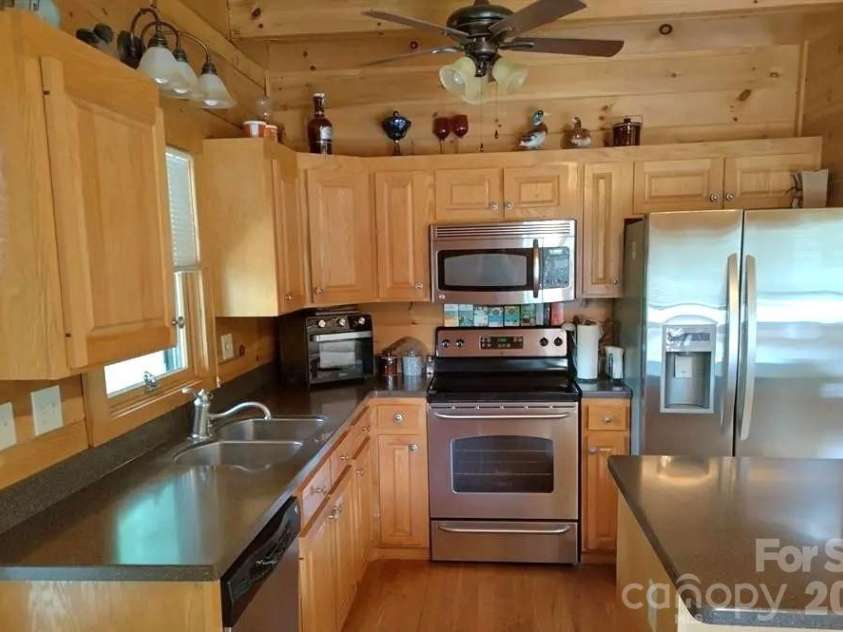 453 Grandview Peaks Drive, Nebo, NC 28761.  MLS# CAR4368502, YatesRealty ID 30490. Spacious Kitchen