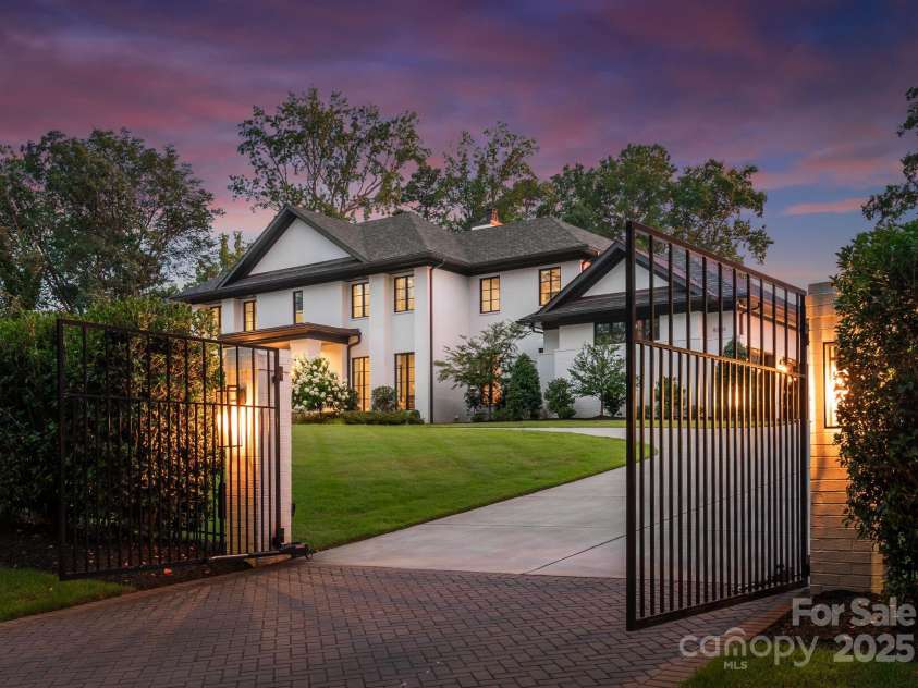 5501 Carmel Park Drive, Charlotte, NC 28226.  MLS# CAR4280107, YatesRealty ID 30490. 