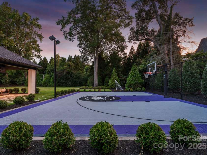 5501 Carmel Park Drive, Charlotte, NC 28226.  MLS# CAR4280107, YatesRealty ID 30490. 