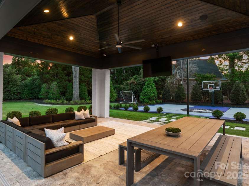 5501 Carmel Park Drive, Charlotte, NC 28226.  MLS# CAR4280107, YatesRealty ID 30490. 