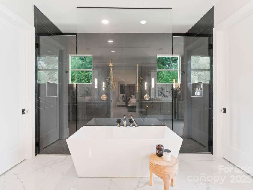 5501 Carmel Park Drive, Charlotte, NC 28226.  MLS# CAR4280107, YatesRealty ID 30490. 