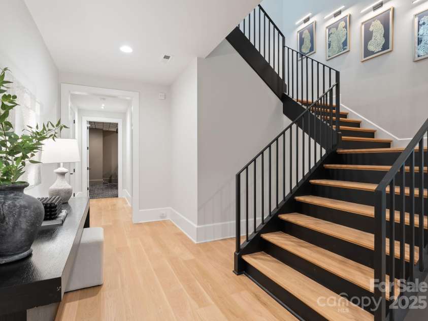 5501 Carmel Park Drive, Charlotte, NC 28226.  MLS# CAR4280107, YatesRealty ID 30490. 