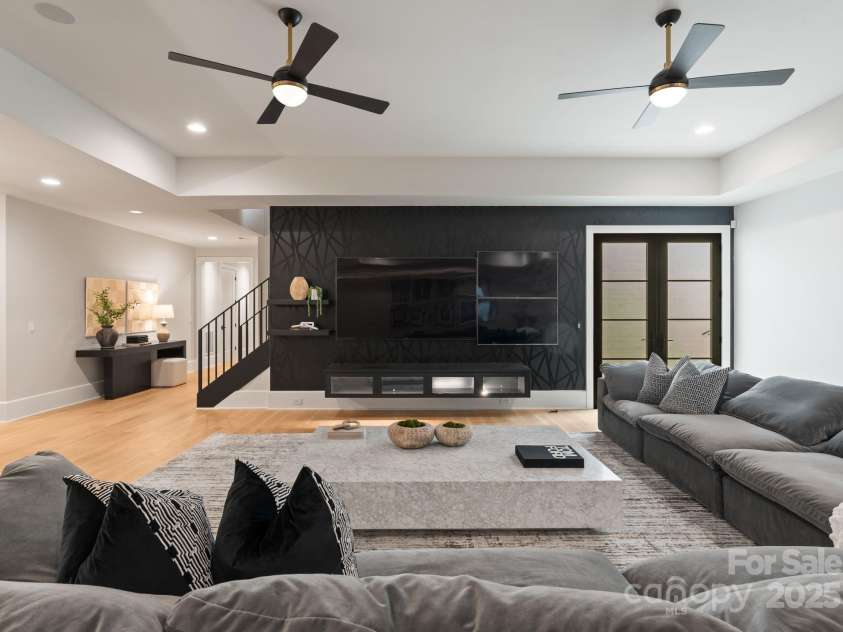 5501 Carmel Park Drive, Charlotte, NC 28226.  MLS# CAR4280107, YatesRealty ID 30490. 