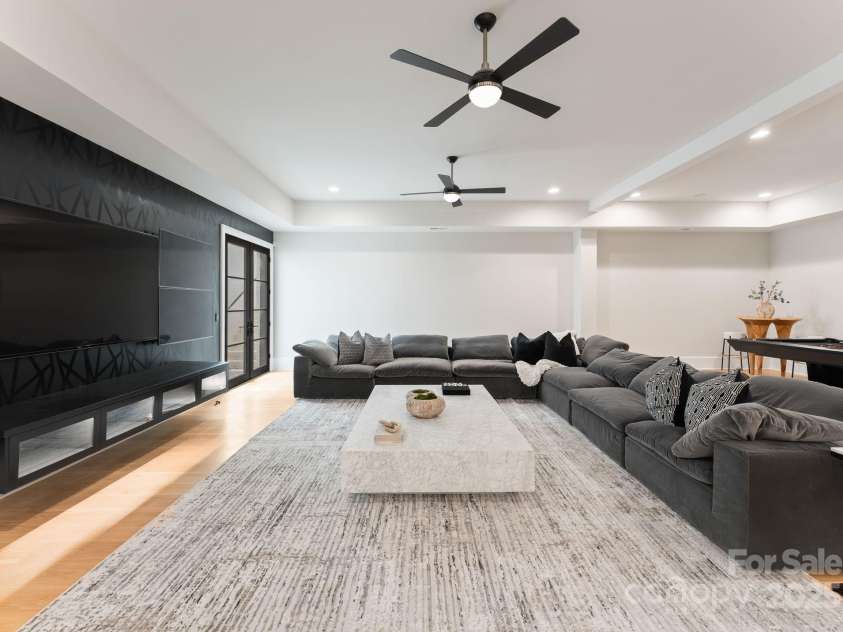 5501 Carmel Park Drive, Charlotte, NC 28226.  MLS# CAR4280107, YatesRealty ID 30490. 