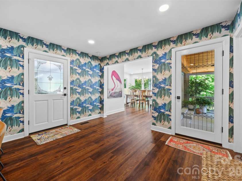517 Raintree Drive, Matthews, NC 28104.  MLS# CAR4376465, YatesRealty ID 30492. 