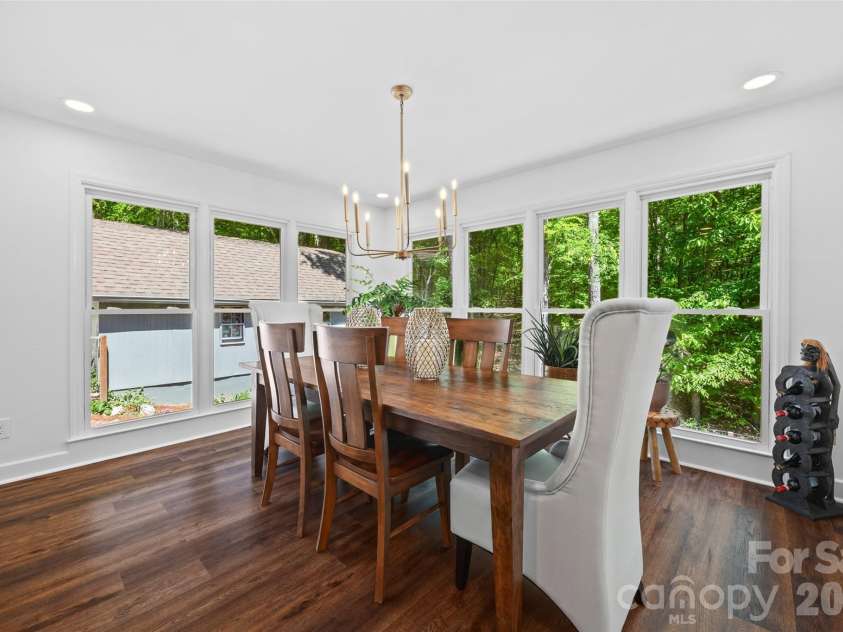 517 Raintree Drive, Matthews, NC 28104.  MLS# CAR4376465, YatesRealty ID 30492. 