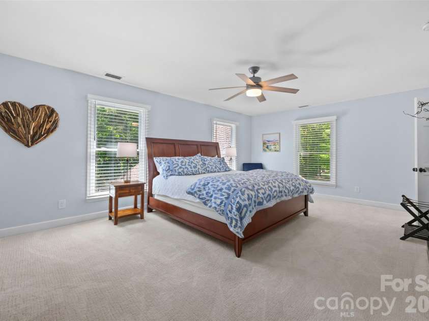 517 Raintree Drive, Matthews, NC 28104.  MLS# CAR4376465, YatesRealty ID 30492. 