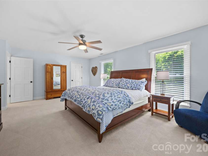 517 Raintree Drive, Matthews, NC 28104.  MLS# CAR4376465, YatesRealty ID 30492. 