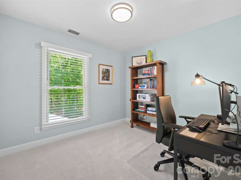 517 Raintree Drive, Matthews, NC 28104.  MLS# CAR4376465, YatesRealty ID 30492. 