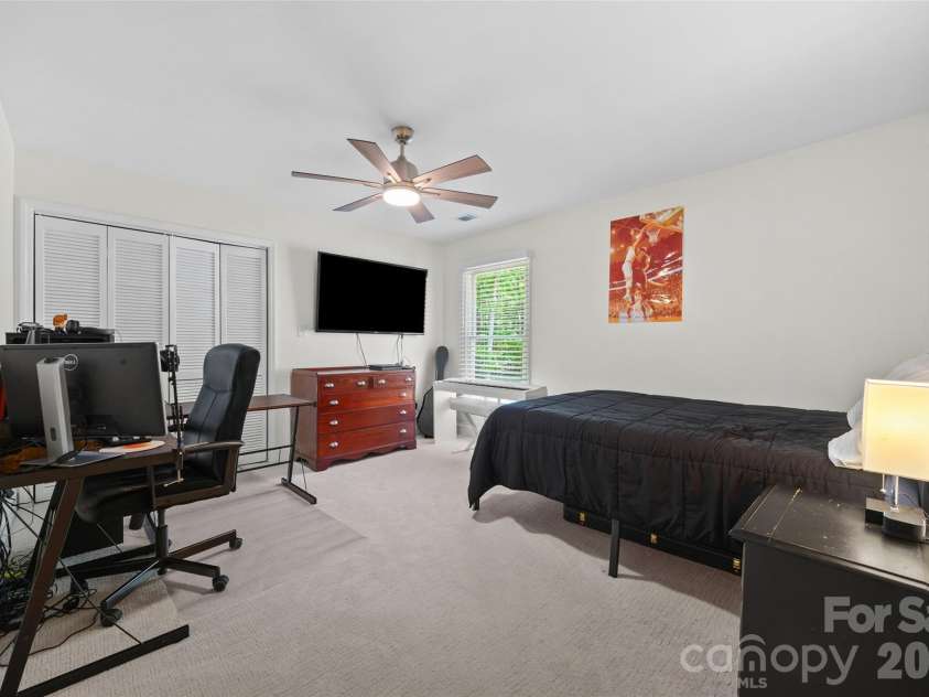 517 Raintree Drive, Matthews, NC 28104.  MLS# CAR4376465, YatesRealty ID 30492. 