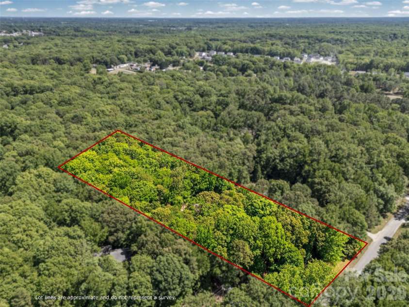 517 Raintree Drive, Matthews, NC 28104.  MLS# CAR4376465, YatesRealty ID 30492. 