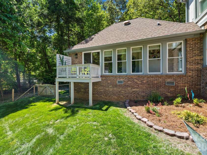 517 Raintree Drive, Matthews, NC 28104.  MLS# CAR4376465, YatesRealty ID 30492. 