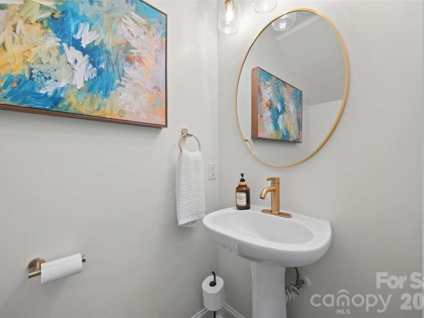 517 Raintree Drive, Matthews, NC 28104.  MLS# CAR4376465, YatesRealty ID 30492. Powder room