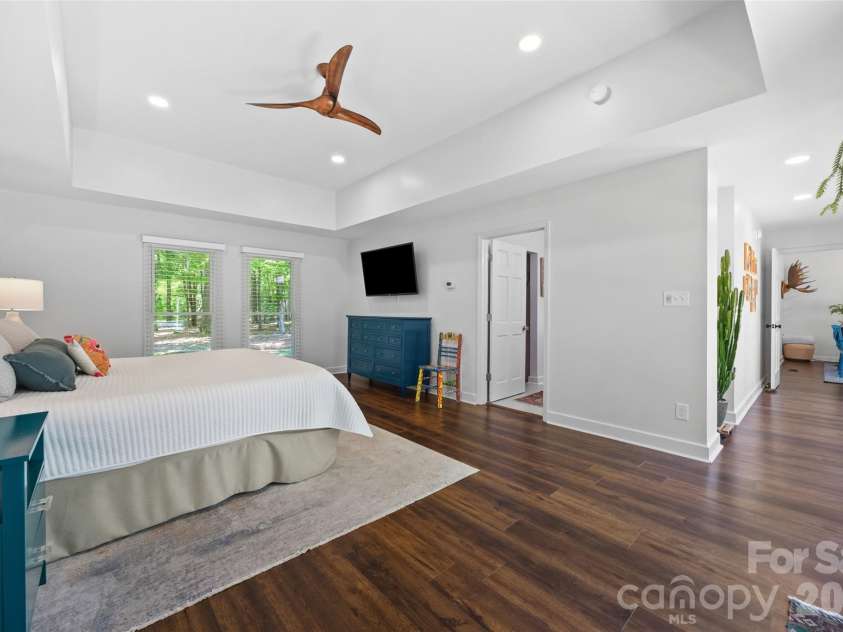 517 Raintree Drive, Matthews, NC 28104.  MLS# CAR4376465, YatesRealty ID 30492. Spacious main level primary