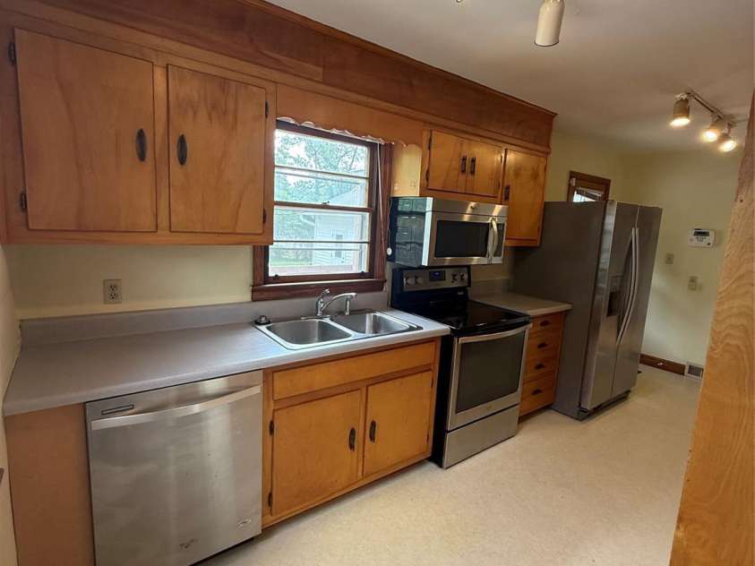 17 Pershing Road, Asheville, NC 28805.  MLS# CAR4386924, YatesRealty ID 30494. 