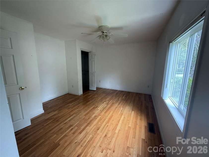 17 Pershing Road, Asheville, NC 28805.  MLS# CAR4386924, YatesRealty ID 30494. 