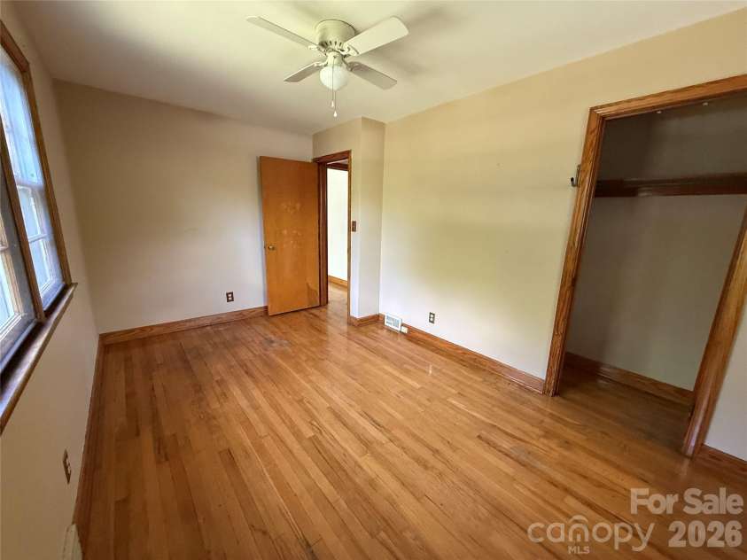 17 Pershing Road, Asheville, NC 28805.  MLS# CAR4386924, YatesRealty ID 30494. 