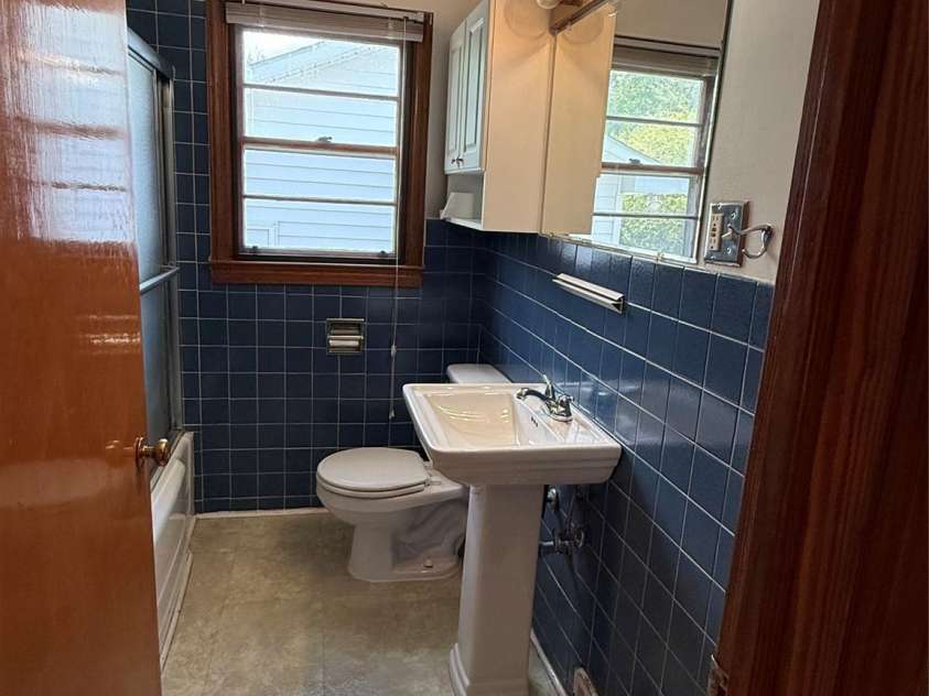 17 Pershing Road, Asheville, NC 28805.  MLS# CAR4386924, YatesRealty ID 30494. 