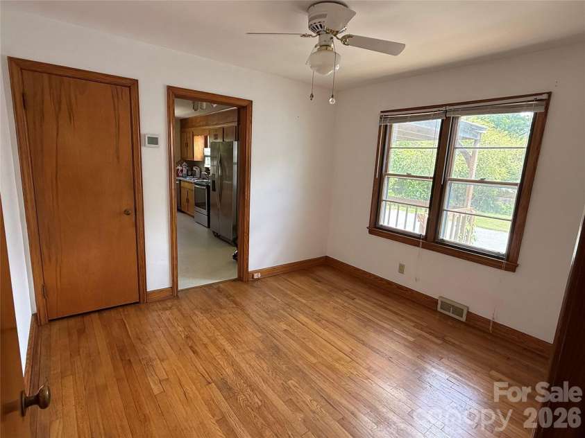 17 Pershing Road, Asheville, NC 28805.  MLS# CAR4386924, YatesRealty ID 30494. 