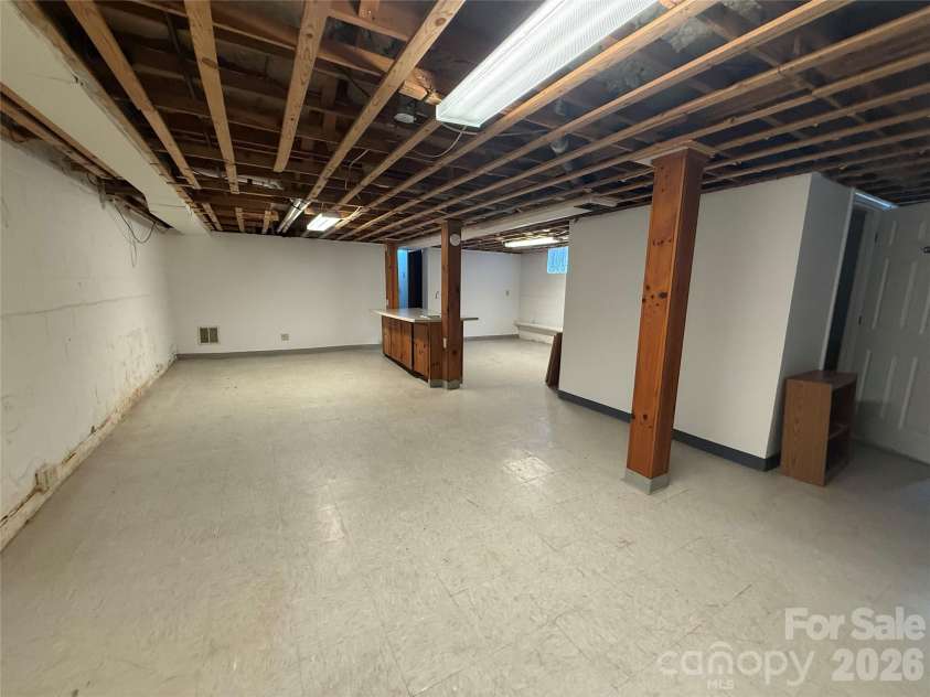 17 Pershing Road, Asheville, NC 28805.  MLS# CAR4386924, YatesRealty ID 30494. 