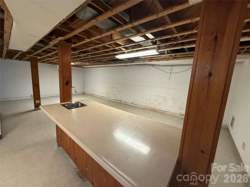 17 Pershing Road, Asheville, NC 28805.  MLS# CAR4386924, YatesRealty ID 30494. 