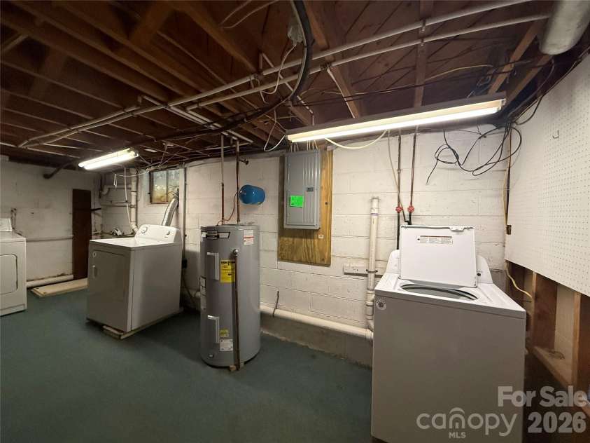 17 Pershing Road, Asheville, NC 28805.  MLS# CAR4386924, YatesRealty ID 30494. 