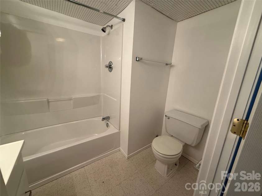 17 Pershing Road, Asheville, NC 28805.  MLS# CAR4386924, YatesRealty ID 30494. 
