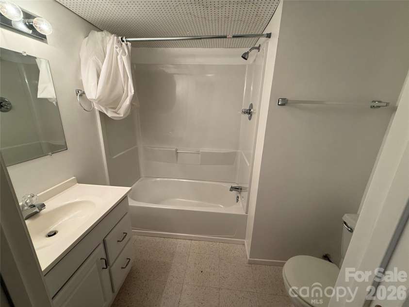17 Pershing Road, Asheville, NC 28805.  MLS# CAR4386924, YatesRealty ID 30494. 