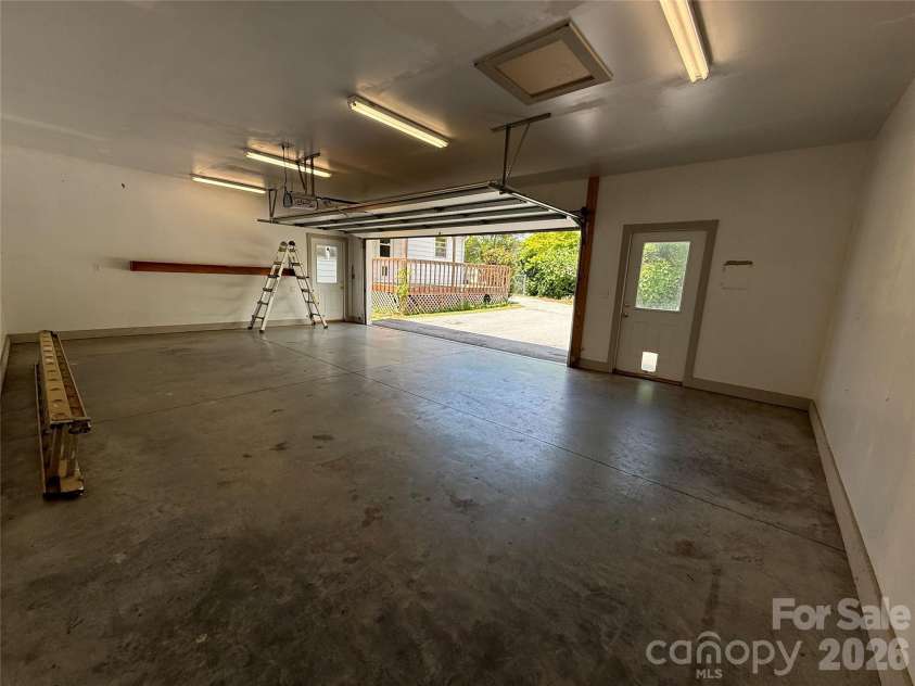 17 Pershing Road, Asheville, NC 28805.  MLS# CAR4386924, YatesRealty ID 30494. 