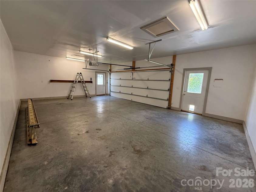 17 Pershing Road, Asheville, NC 28805.  MLS# CAR4386924, YatesRealty ID 30494. 