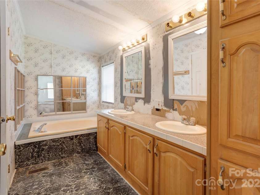 4630 Irish Potato Road, Kannapolis, NC 28083.  MLS# CAR4267985, YatesRealty ID 30494. 