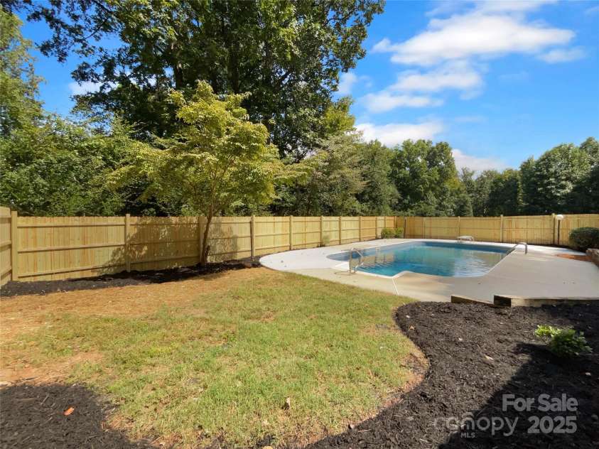 8117 Shannon Woods Lane, Matthews, NC 28104.  MLS# CAR4285282, YatesRealty ID 30495. 