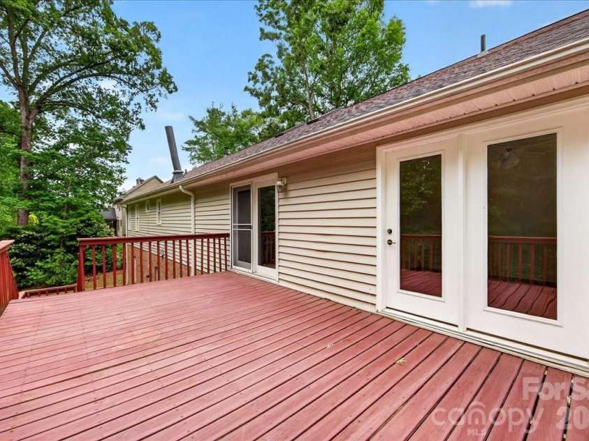 148 Miss Ellie Lane, Gastonia, NC 28056.  MLS# CAR4379291, YatesRealty ID 30496. Deck