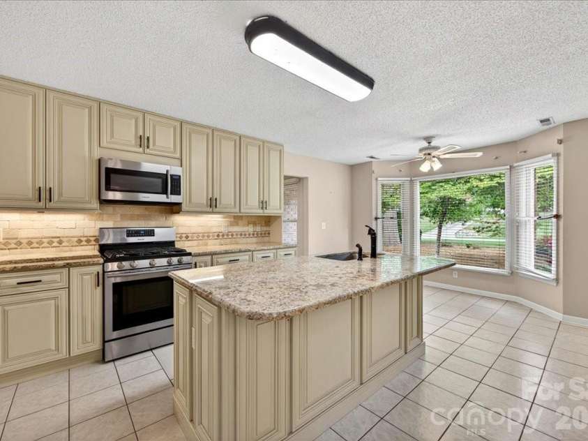 148 Miss Ellie Lane, Gastonia, NC 28056.  MLS# CAR4379291, YatesRealty ID 30496. Kitchen