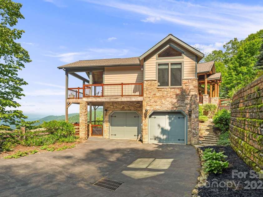 197 Cherry Knob Drive, Mars Hill, NC 28754.  MLS# CAR4271284, YatesRealty ID 30496. Easy-access driveway leads to a beautifully designed mountain home with stone accents and double garage.