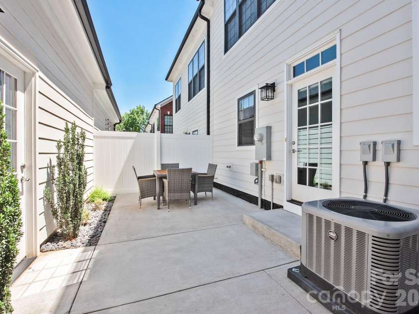 523 Griffith Village Lane, Davidson, NC 28036.  MLS# CAR4390180, YatesRealty ID 30497. 