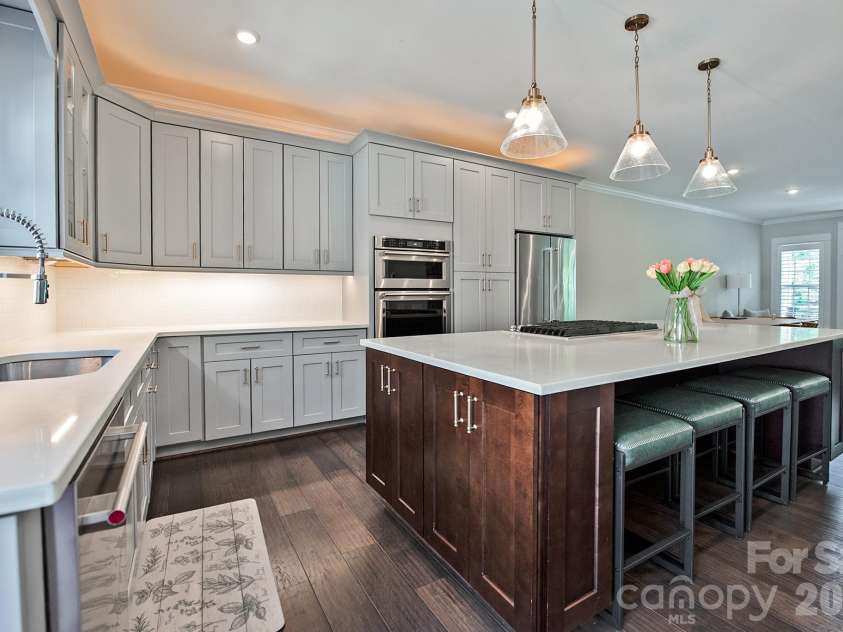 523 Griffith Village Lane, Davidson, NC 28036.  MLS# CAR4390180, YatesRealty ID 30497. Kitchen