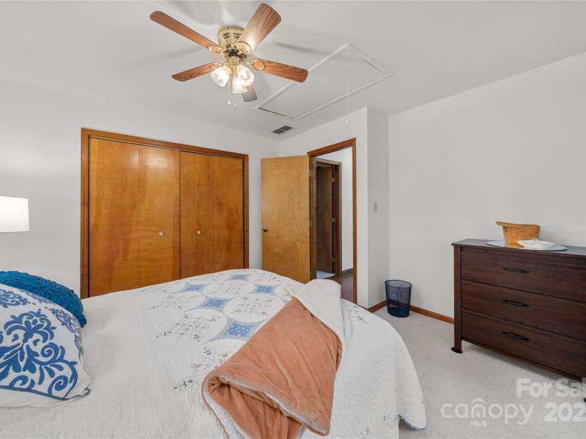 17 Morris Drive, Weaverville, NC 28787.  MLS# CAR4222234, YatesRealty ID 30498. Imagine this as the kiddo's bedroom. Again new carpet and fresh paint walls. 