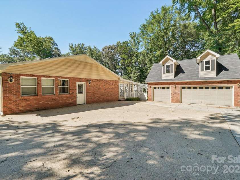 3333 Tanglewood Drive, Rock Hill, SC 29732.  MLS# CAR4276596, YatesRealty ID 30499. 