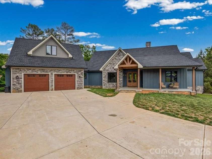 521 Rosebush Lane, Clover, SC 29710.  MLS# CAR4382407, YatesRealty ID 30499. 