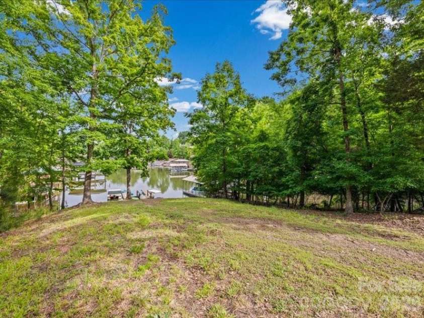 521 Rosebush Lane, Clover, SC 29710.  MLS# CAR4382407, YatesRealty ID 30499. 