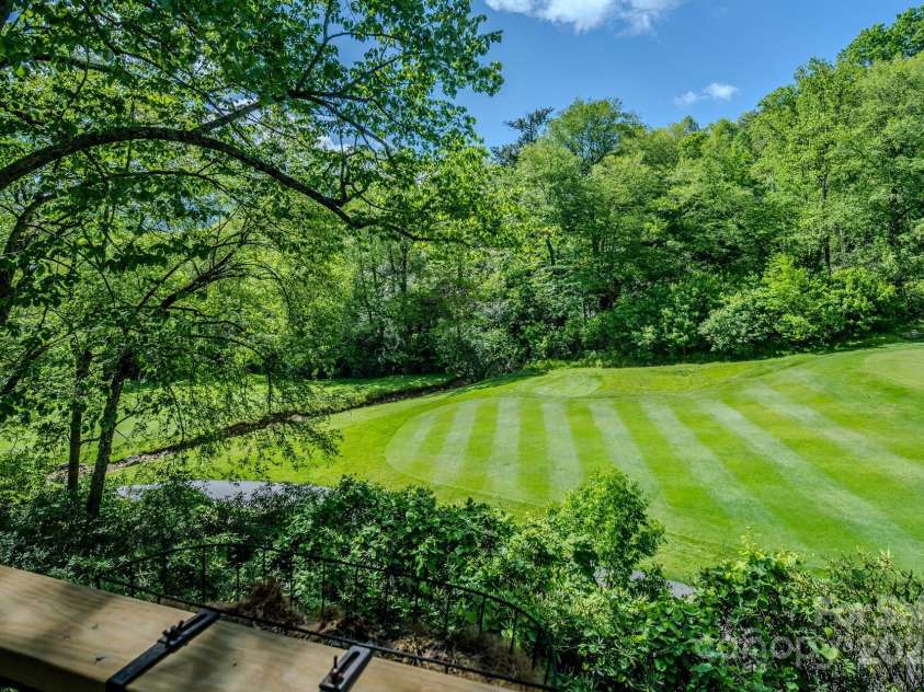 300 Glenwood Lane, Sugar Mountain, NC 28604.  MLS# CAR4204653, YatesRealty ID 305. 