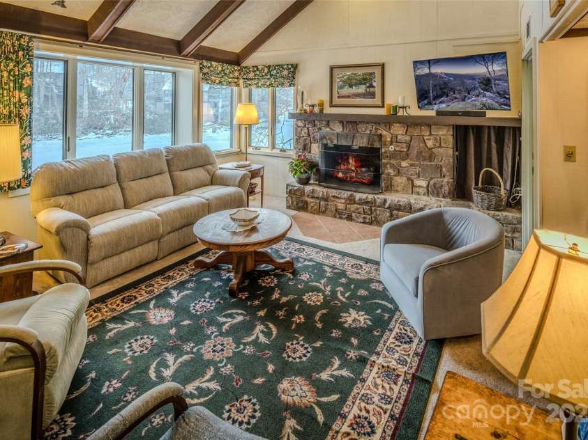 300 Glenwood Lane, Sugar Mountain, NC 28604.  MLS# CAR4204653, YatesRealty ID 305. 