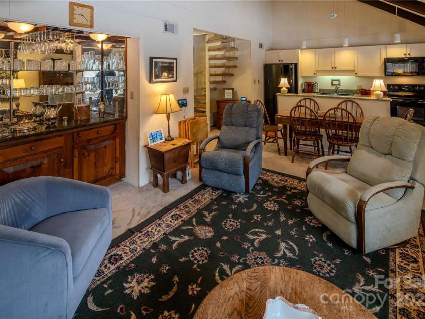 300 Glenwood Lane, Sugar Mountain, NC 28604.  MLS# CAR4204653, YatesRealty ID 305. 