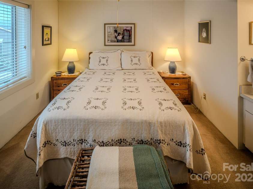 300 Glenwood Lane, Sugar Mountain, NC 28604.  MLS# CAR4204653, YatesRealty ID 305. 