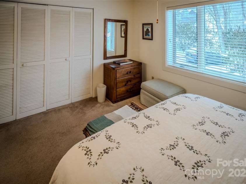 300 Glenwood Lane, Sugar Mountain, NC 28604.  MLS# CAR4204653, YatesRealty ID 305. 