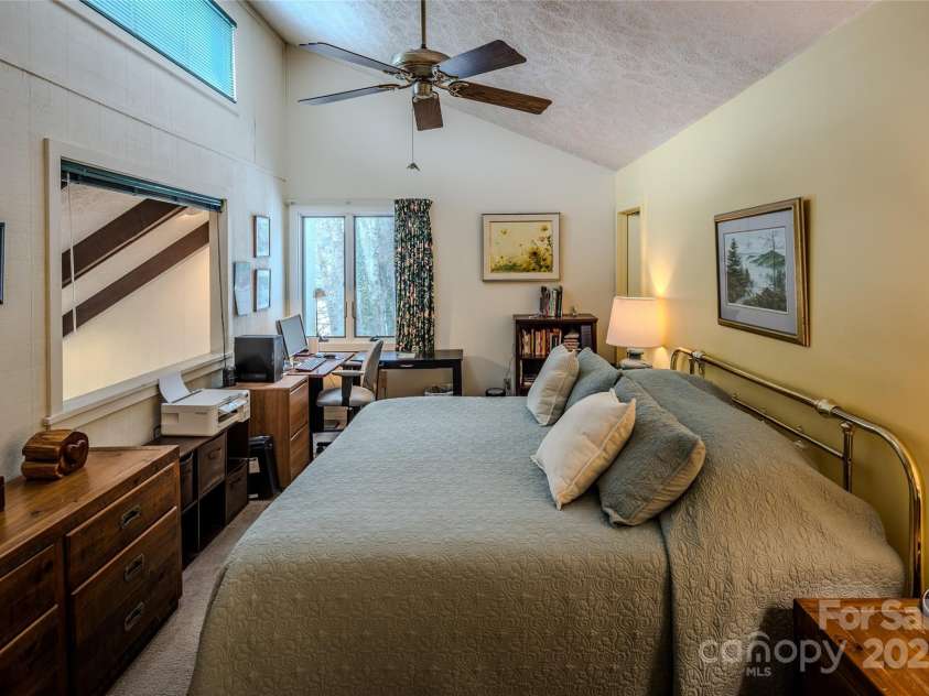 300 Glenwood Lane, Sugar Mountain, NC 28604.  MLS# CAR4204653, YatesRealty ID 305. 