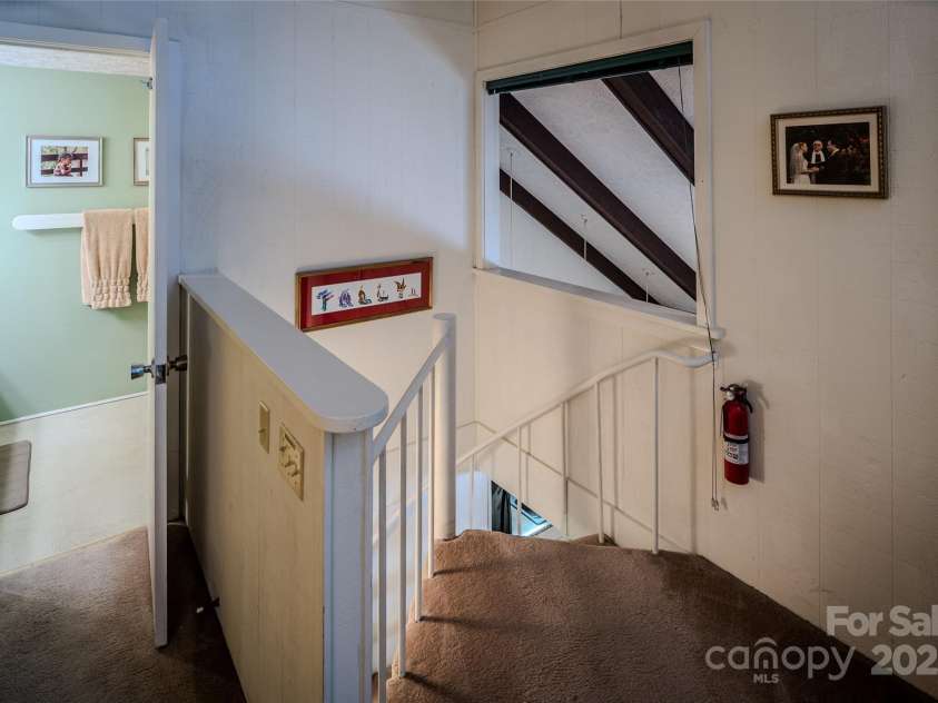 300 Glenwood Lane, Sugar Mountain, NC 28604.  MLS# CAR4204653, YatesRealty ID 305. 