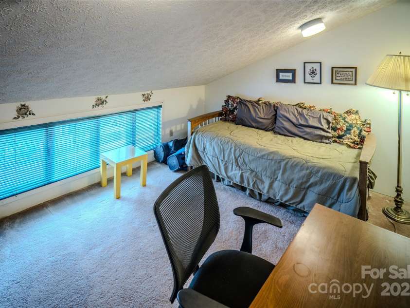 300 Glenwood Lane, Sugar Mountain, NC 28604.  MLS# CAR4204653, YatesRealty ID 305. 